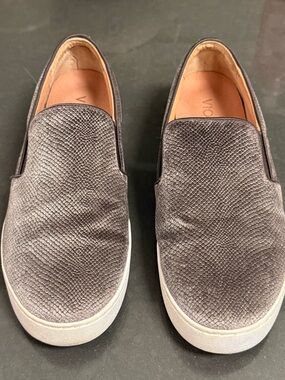 Women’s Vionic Slip-On Casual sneakers Size 7M